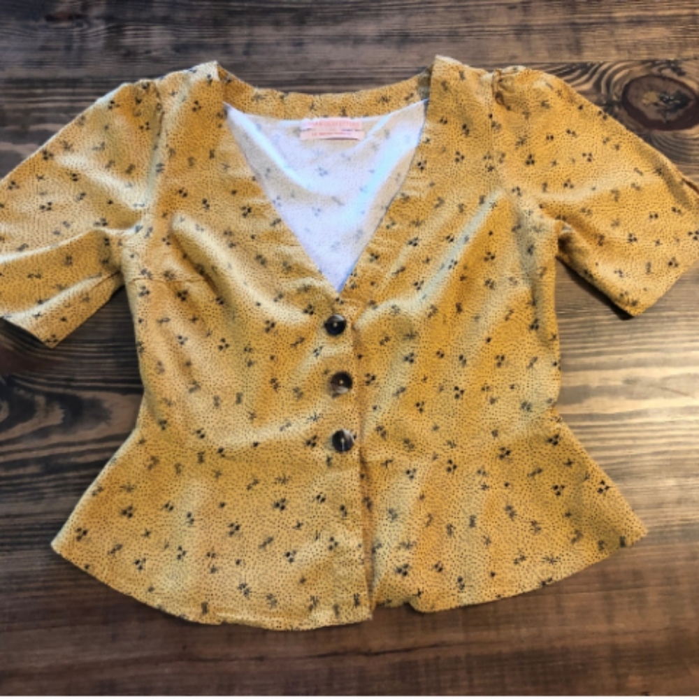 U.O  Mustard yellow top - Picture 3 of 3
